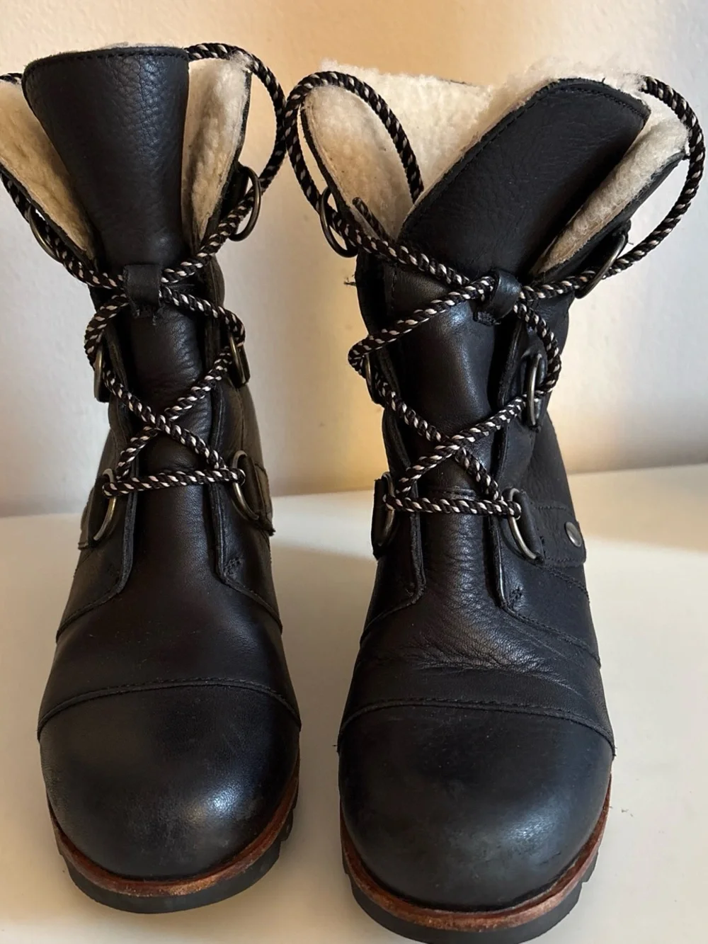 Sorel Joan of Arctic Women's Wedge Chunky Mid Shearling Boot Lace Up Sz 6 Black